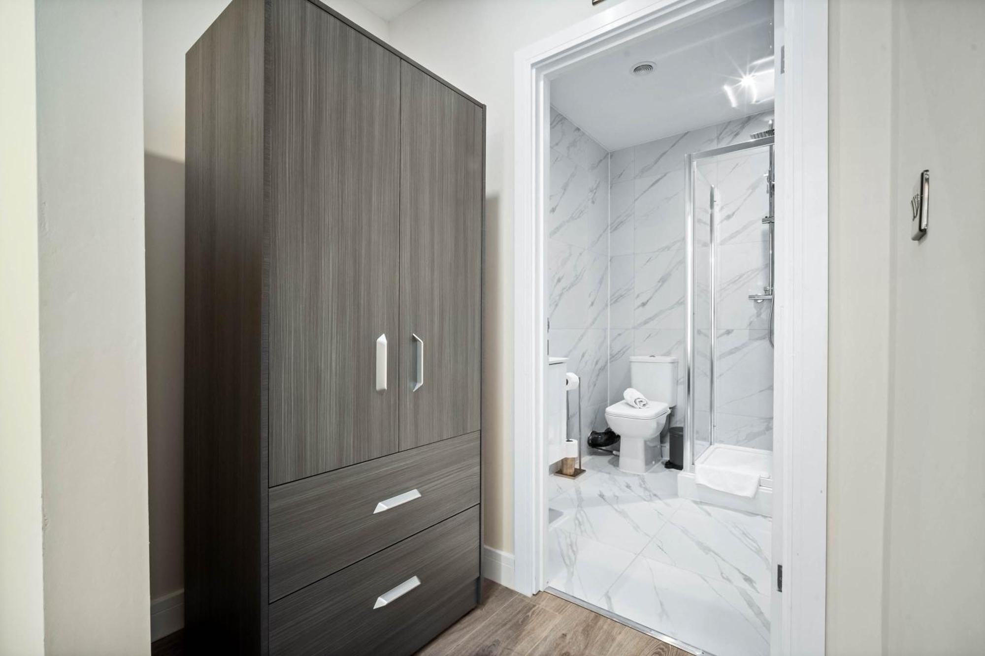 Luxury - Centre - 2 Bedrooms - Smart Tv - Wifi - Jewellery Quarter - Intercom - 4ah * Birmingham